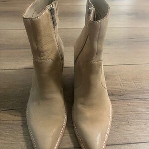 Dolce Vita Volli Booties 6.5 Dune